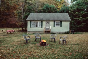 Terrace/patio - Charming 2-bedroom house in Tiona with sunset views and everything you need. (Tiona)