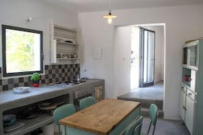 Fridge, oven, stovetop, coffee/tea maker - Trullo Rora' - Ostuni (Puglia)