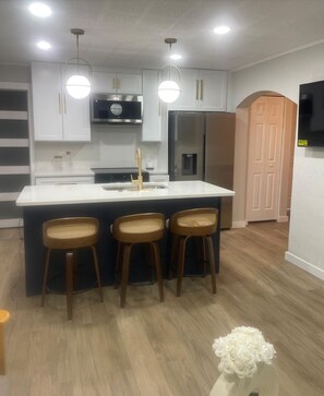 Private kitchen - Cozy & clean 2 apartment in St Pete. (St. Petersburg)