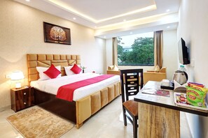 Suite - Hotel Golden Era (Noida)