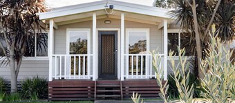 Loch House - Inverloch town centre with full linen included.