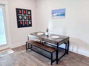 Dining - Luxury Townhome - Pool Access - Fast WiFi - Near Beaches & Shopping (Pensacola)