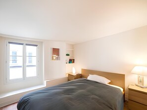 1 bedroom, desk, iron/ironing board, WiFi