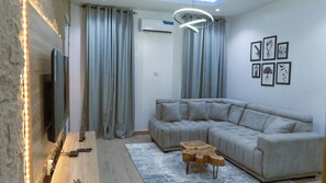 Smart TV - Freda's Place.   Luxurious and cozy two bedroom apartment (Family Friendly) (Lekki)