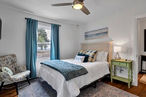 3 Schlafzimmer, Schreibtisch, Bügeleisen/Bügelbrett, Reisekinderbett