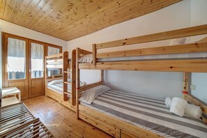5 bedrooms, iron/ironing board, travel cot, free WiFi