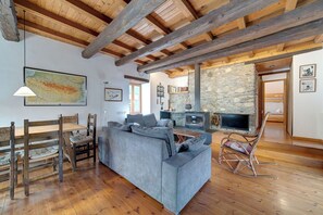 Télévision, cheminée