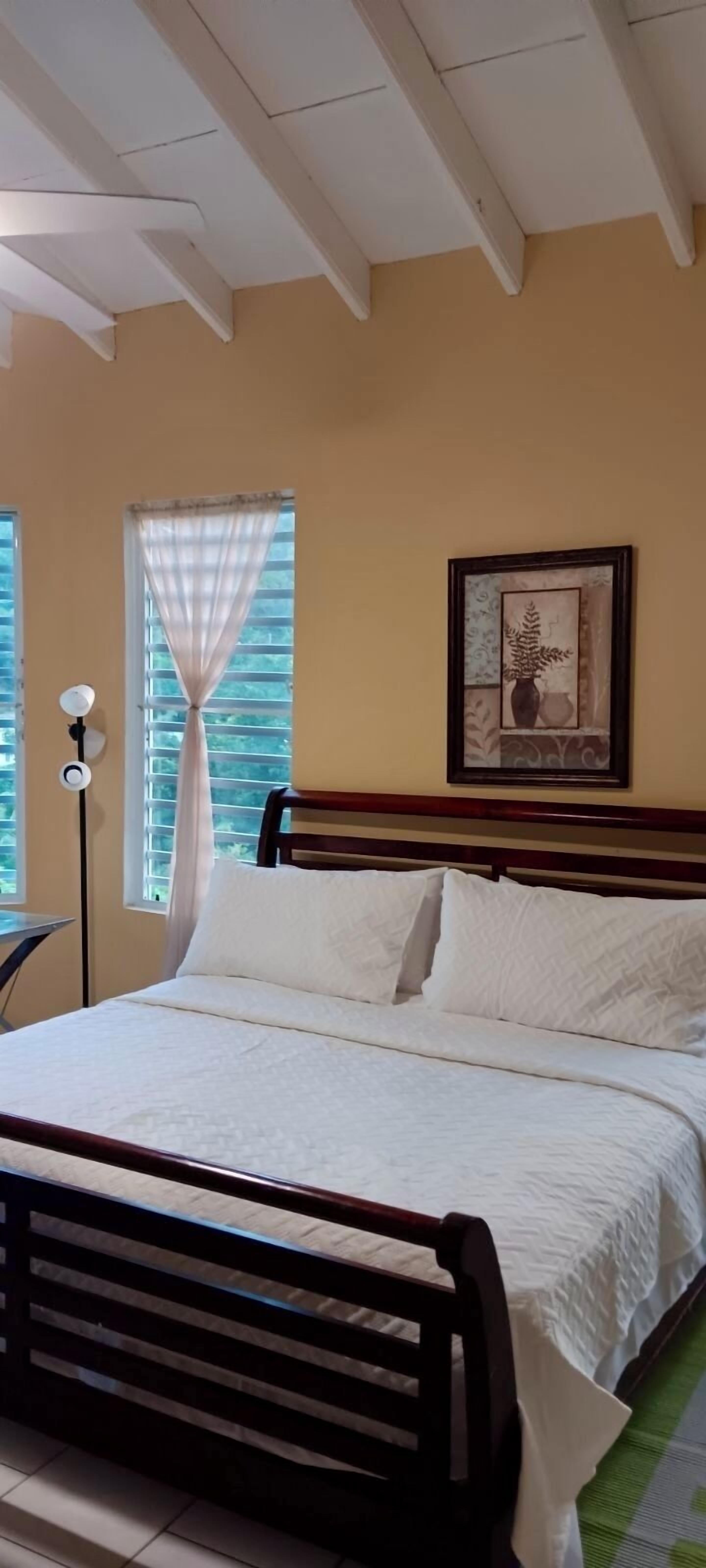 3 Schlafzimmer, Reisekinderbett, kostenloses WLAN, Bettwäsche