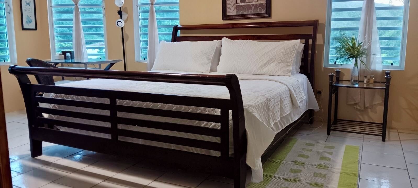 3 quartos, berço de viagem, Wi-Fi de cortesia, roupa de cama