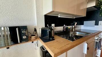 Comfort Apartment, Mountain View | Private kitchen | Electric kettle