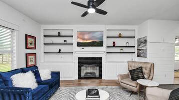 Smart-tv en een open haard