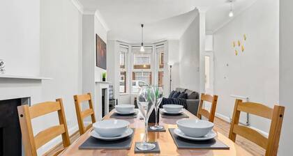 3 Bed House Forest Gate E7 0AA · WiFi | Parking | Sleeps 7