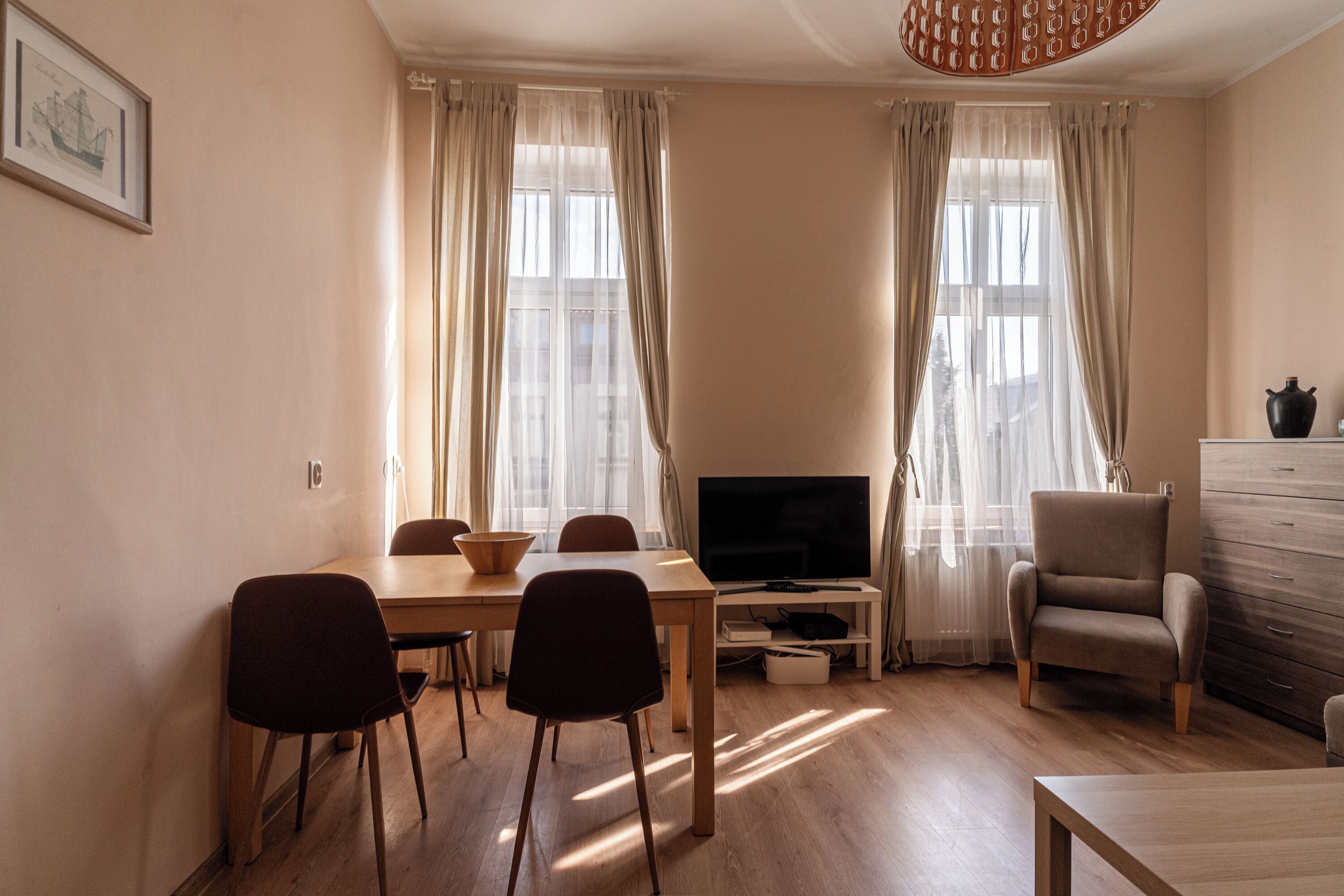 1 habitación, tabla de planchar con plancha y wifi gratis 