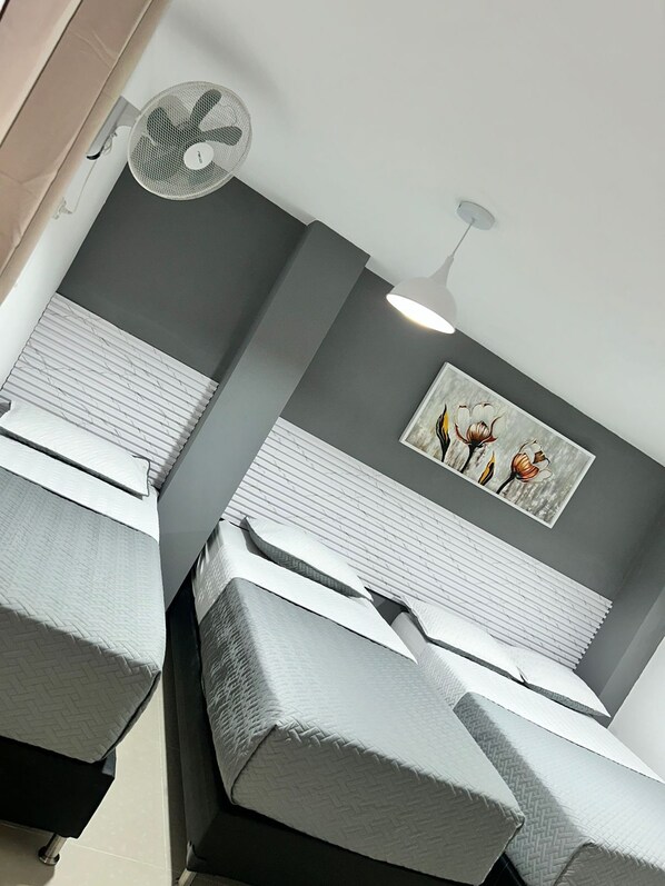 Quadruple Room | Free WiFi - HOTEL LESUS (Medellín)