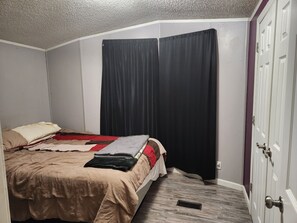 2 chambres, fer et planche à repasser, Wi-Fi, draps fournis
