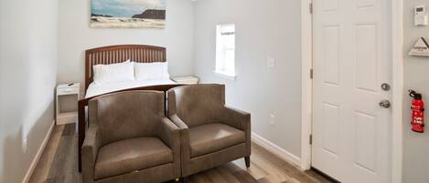 1 bedroom, desk, iron/ironing board, WiFi