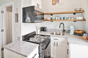 Private kitchen - Hampton Beach family getaway (Hampton)