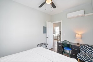 2 室のベッドルーム、デスク、アイロン / アイロン台、WiFi