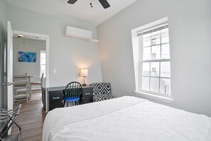 2 habitaciones, escritorio, tabla de planchar con plancha y wifi 