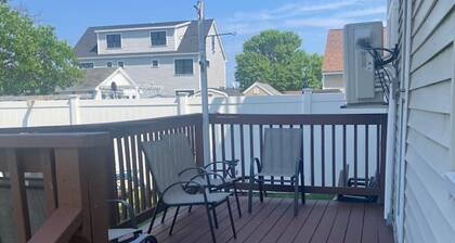 sleeps 4 one block from beach