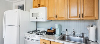 sleeps 4 one block from beach