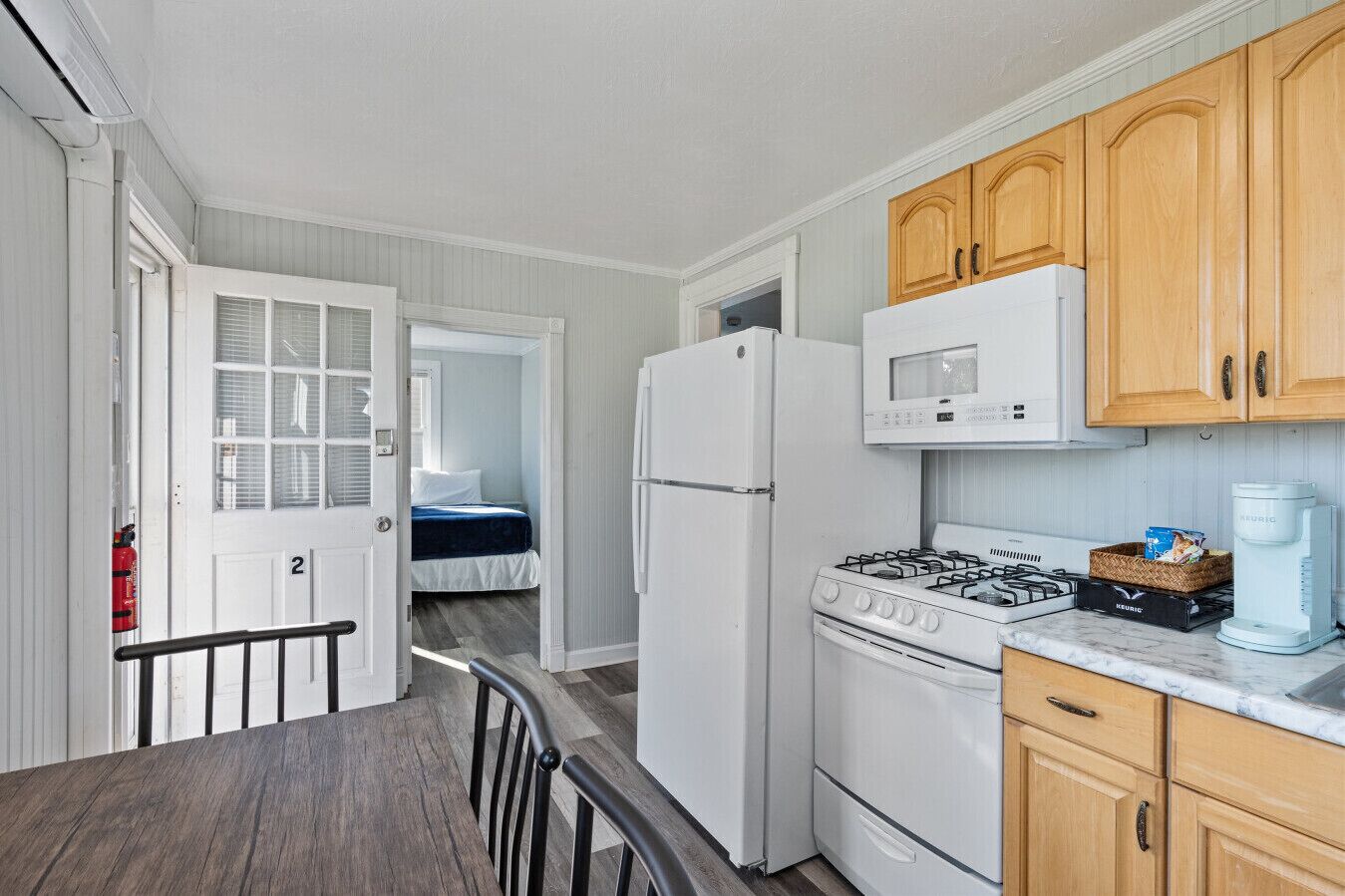 冰箱、微波炉、烤箱、炉灶