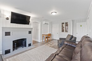 TV, fireplace - 3 bedroom one block from beach (Hampton)