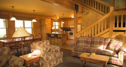 Patterson Lake Cabin Grand Suite 2-Bdrm
