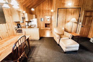 Interior - Patterson Lake Cabin Grand Suite 2-Bdrm (Winthrop)