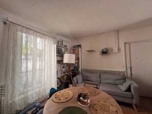 Living area - The Paris Impasse Hideaway: Duplex in quiet 13th district. Up to 5 Guests. (Paris)