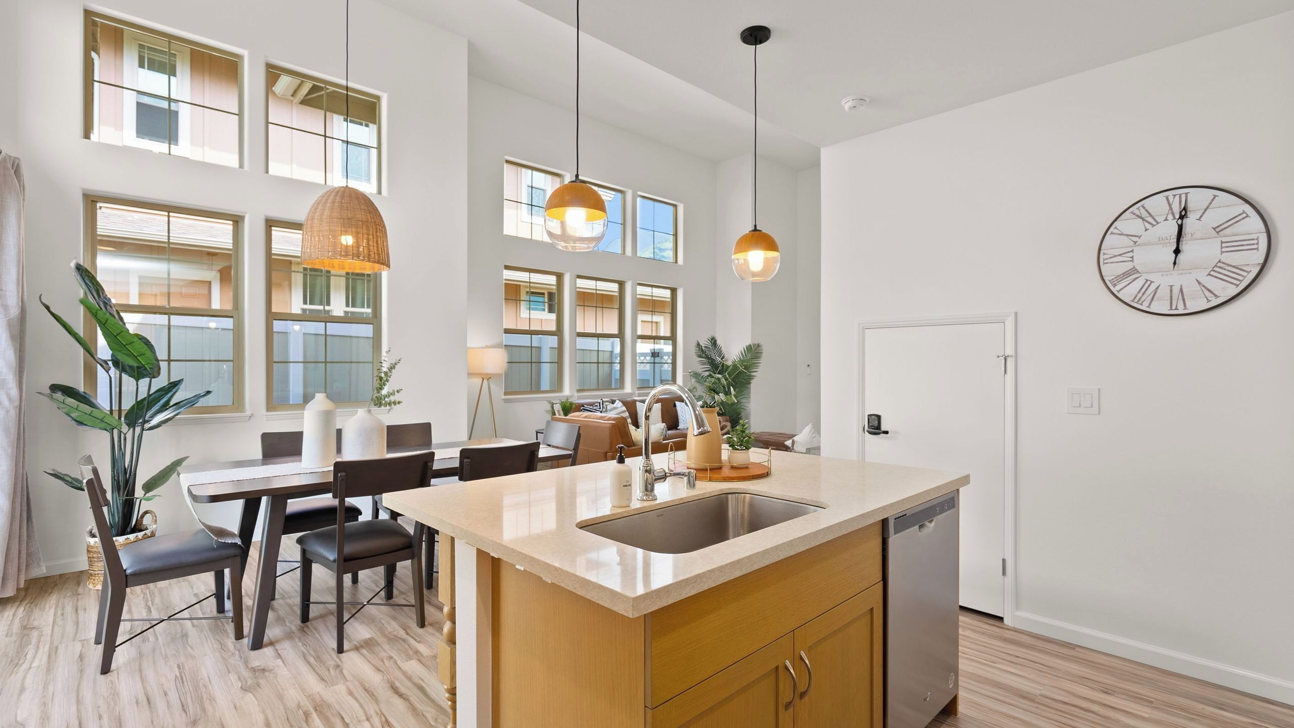 المنشأة من الداخل