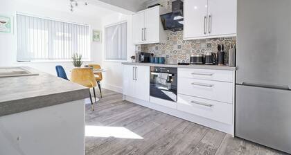 Beautiful Stylish 3 Bedroom house near to Rayleigh