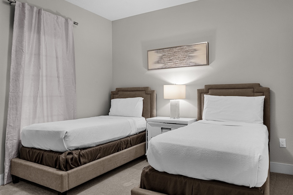 3 Bedroom Family Friendly Condo at WorldQuest near Disney Orange