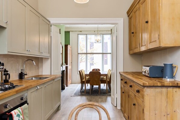 Exterior - The Earl's Court Hideout - Lovely 4bdr House With Garden (London)