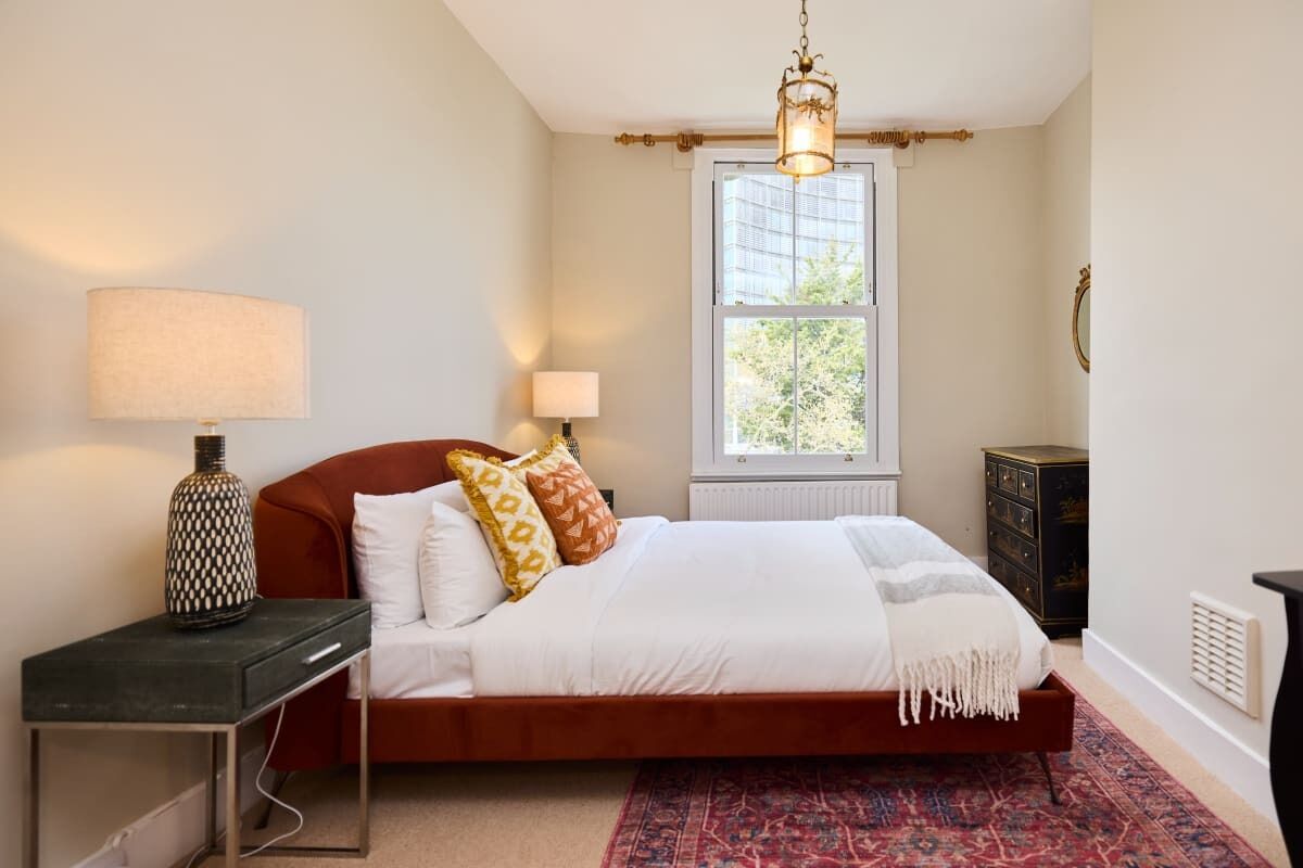 4 bedrooms, iron/ironing board, bed sheets