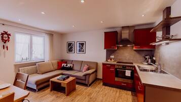 Family Apartment, Private Bathroom | Dapur peribadi