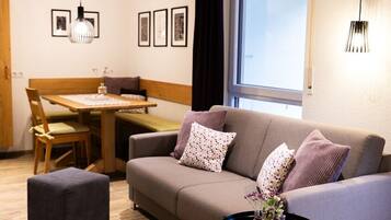 Comfort Apartment, Private Bathroom | Ruang Istirahat