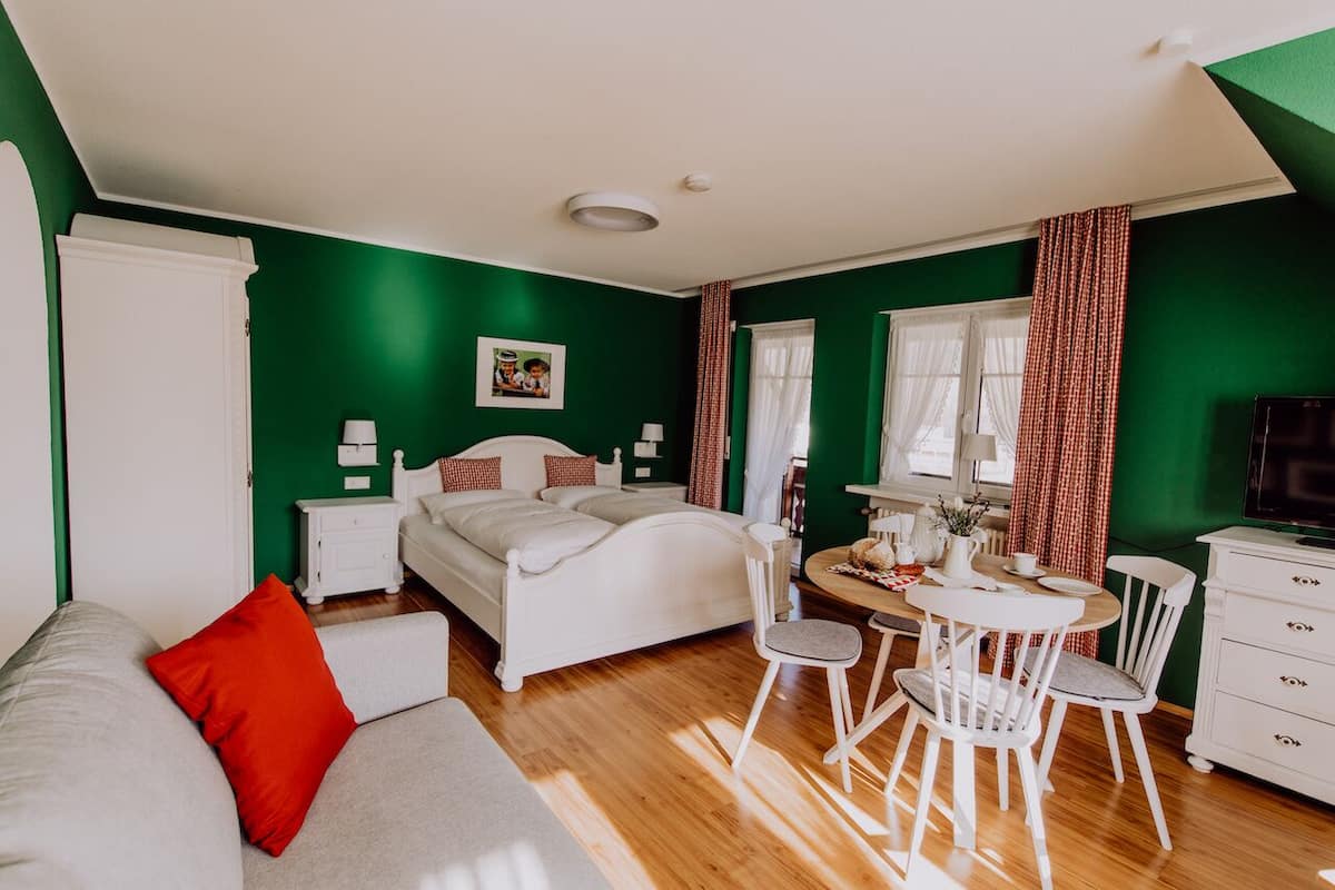 Condo, 1 cama King size y sofá cama (Apfel) | 2 habitaciones, muebles diferentes, wifi gratis y ropa de cama