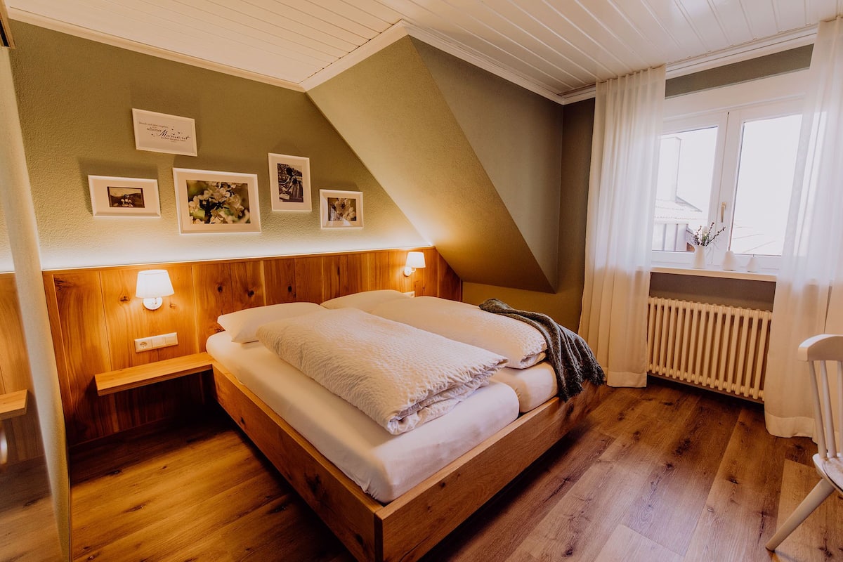 Standard Double Room, Private Bathroom | Wi-fi percuma, dilengkapkan perabot secara berasingan, cadar katil 