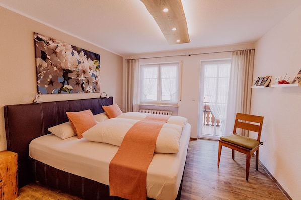 Family Apartment, Private Bathroom | Free WiFi, individually furnished, bed sheets