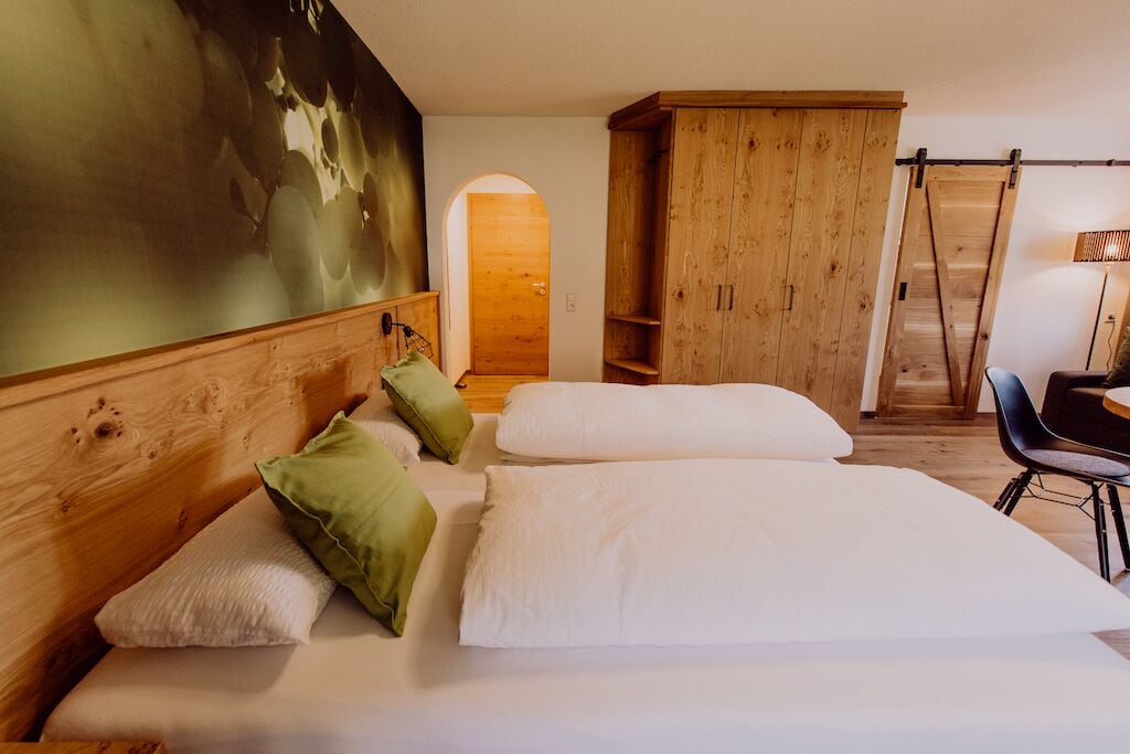 Basic-Apartment, eigenes Bad | Kostenloses WLAN, individuell eingerichtet, Bettwäsche