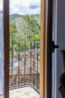 Deluxe Double or Twin Room, Patio, Mountain View