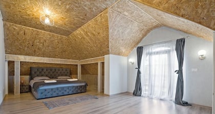 4-bedroom chalet in enchanting Piatra Neamt with AC, WiFi. Relax and unwind