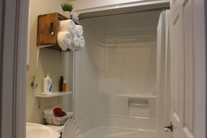 Séchoir à cheveux, serviettes fournies