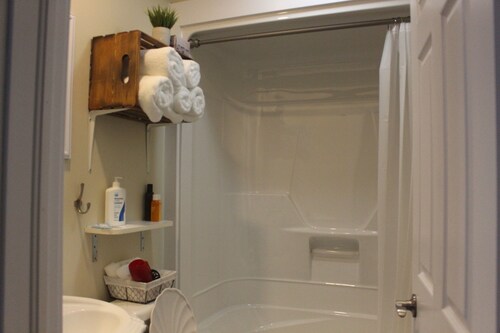 The Trailway Hub, ideally located in Deer Lake, 10 minutes from the airport