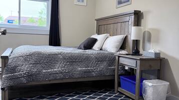 5 bedrooms, desk, iron/ironing board, travel crib