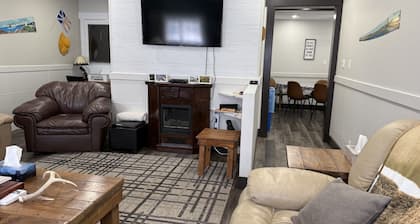 The Trailway Hub, ideally located in Deer Lake, 10 minutes from the airport