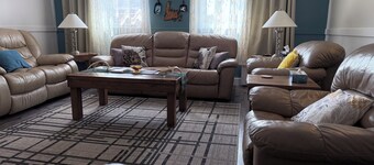 The Trailway Hub, ideally located in Deer Lake, 10 minutes from the airport