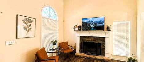 Smart-tv en een open haard