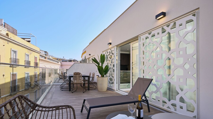 Casa Pizarro, by Homing U